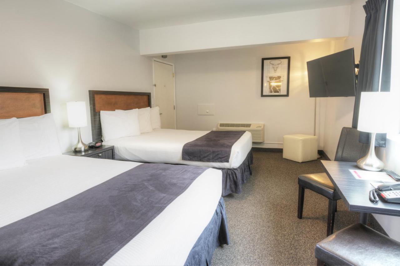 Queen Room with Two Queen Beds at Hotel Ruby