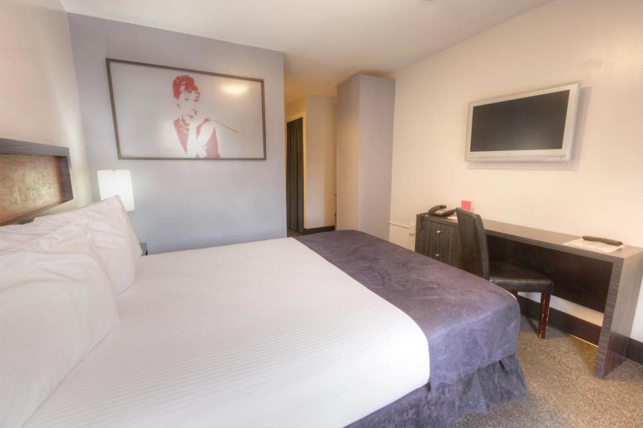 Queen Room at Hotel Ruby