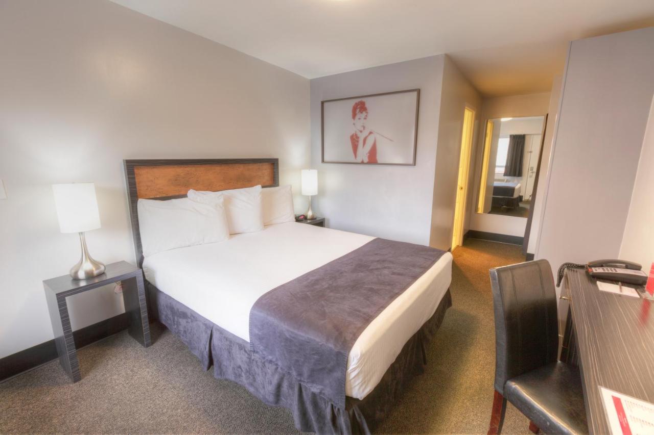Queen Room at Hotel Ruby