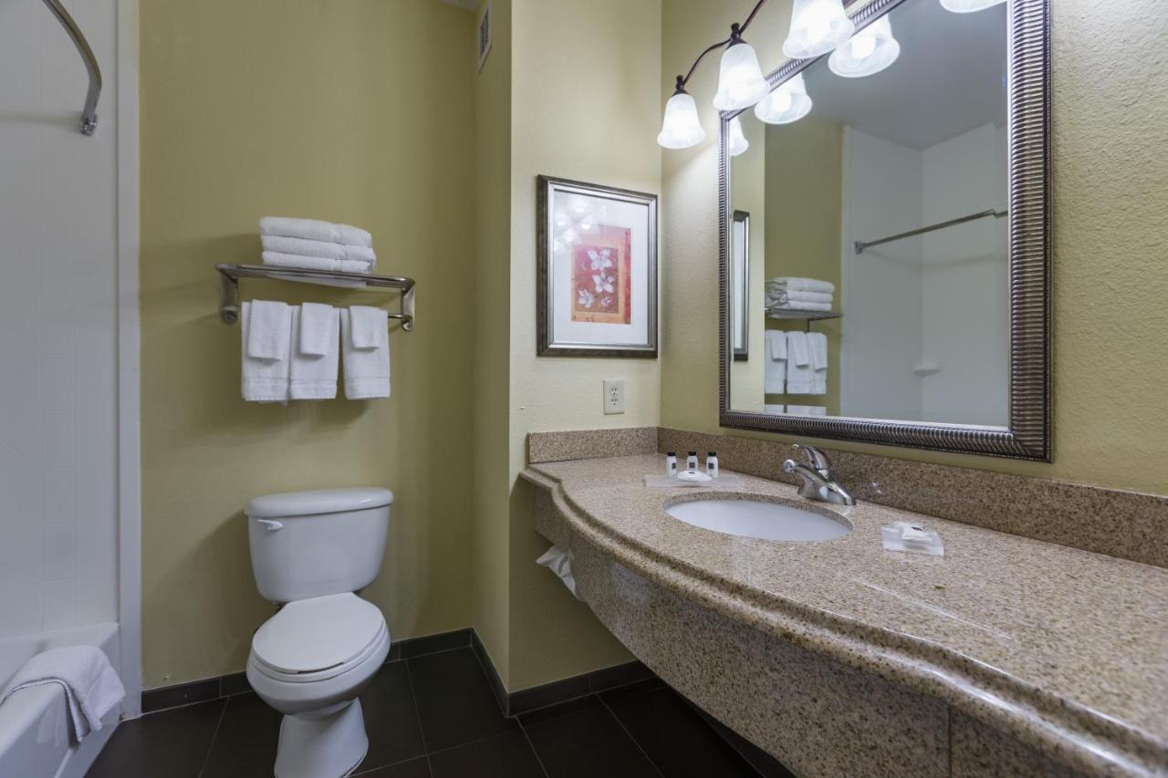King Suite with Whirlpool at Country Inn & Suites by Radisson, San Marcos, TX