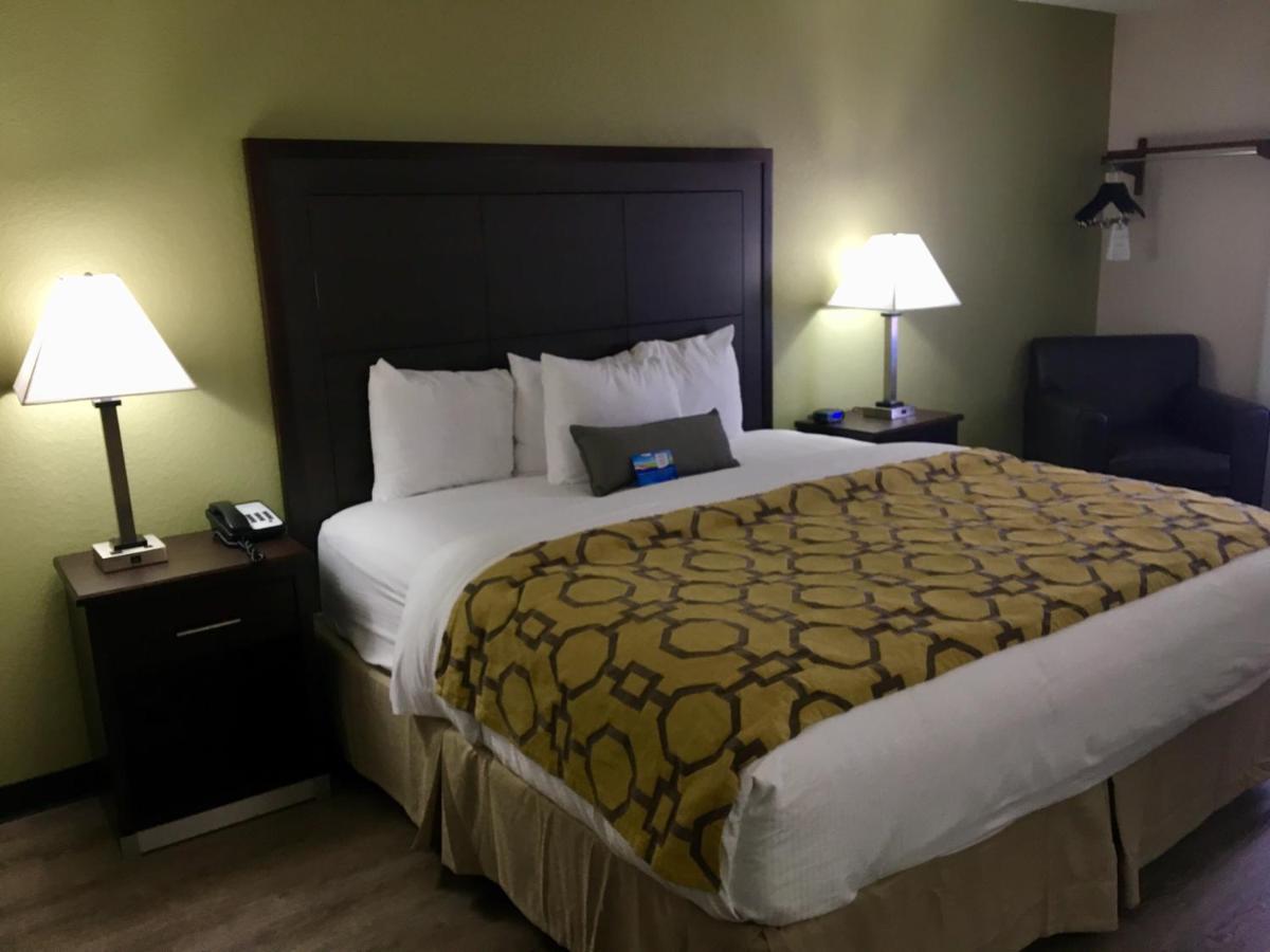 King Room - Non-Smoking at Baymont by Wyndham Phoenix I-10 near 51st Ave
