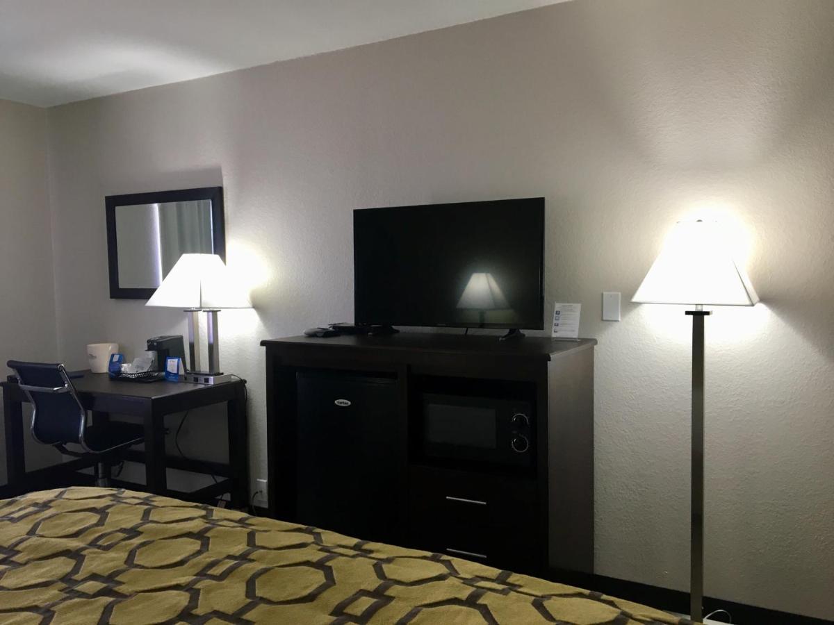 King Room - Non-Smoking at Baymont by Wyndham Phoenix I-10 near 51st Ave