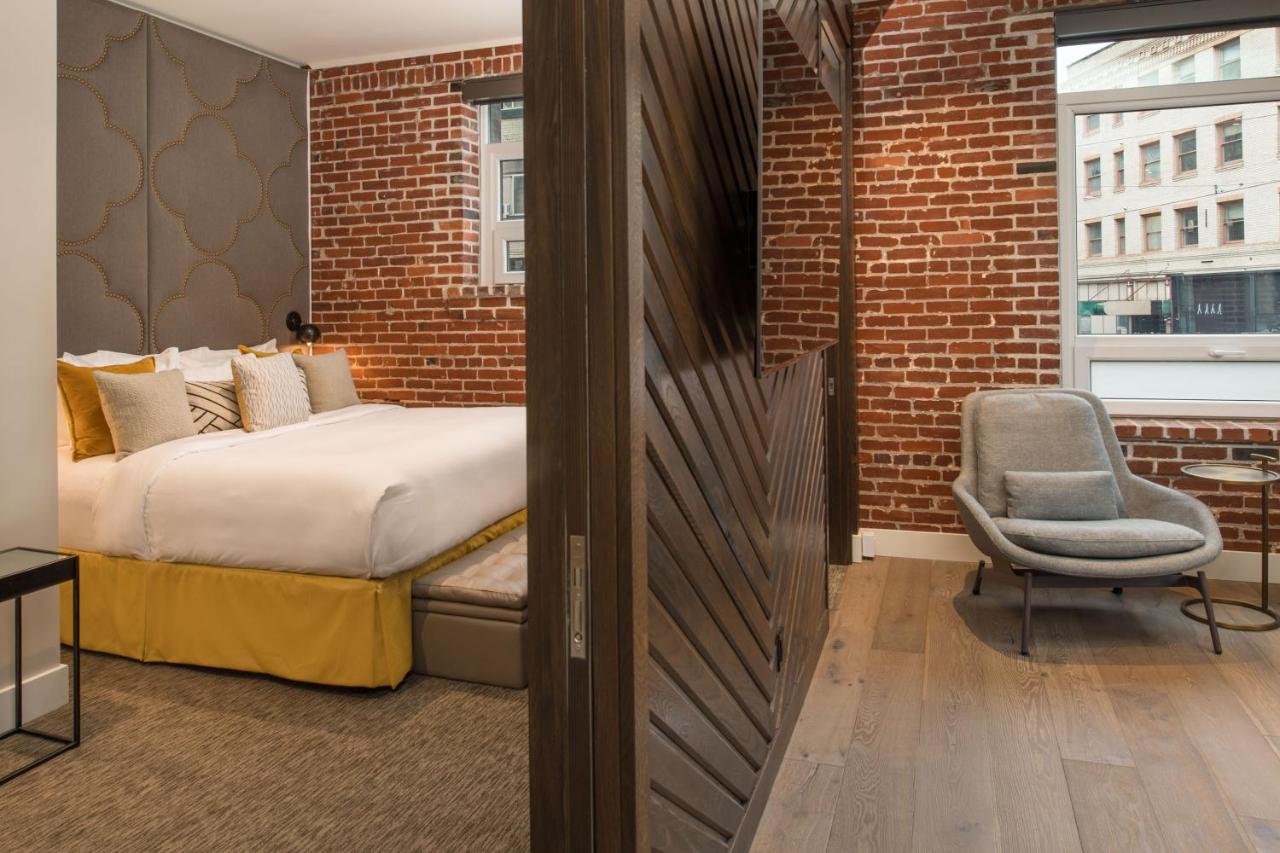 One-Bedroom Suite at Mark Spencer Hotel