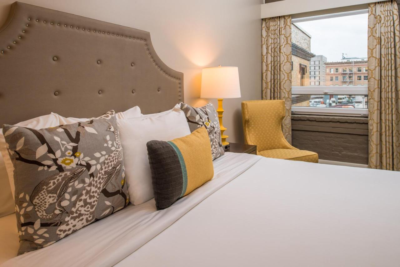 Master Suite at Mark Spencer Hotel
