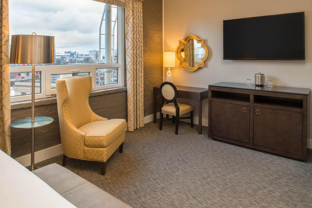 Deluxe King Room at Mark Spencer Hotel