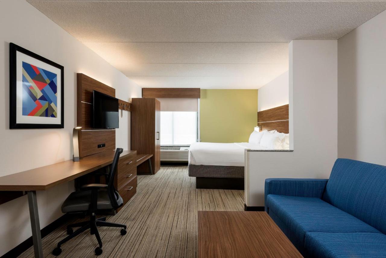 Executive King Room at Holiday Inn Express Charlotte Belmont Airport, an IHG Hotel