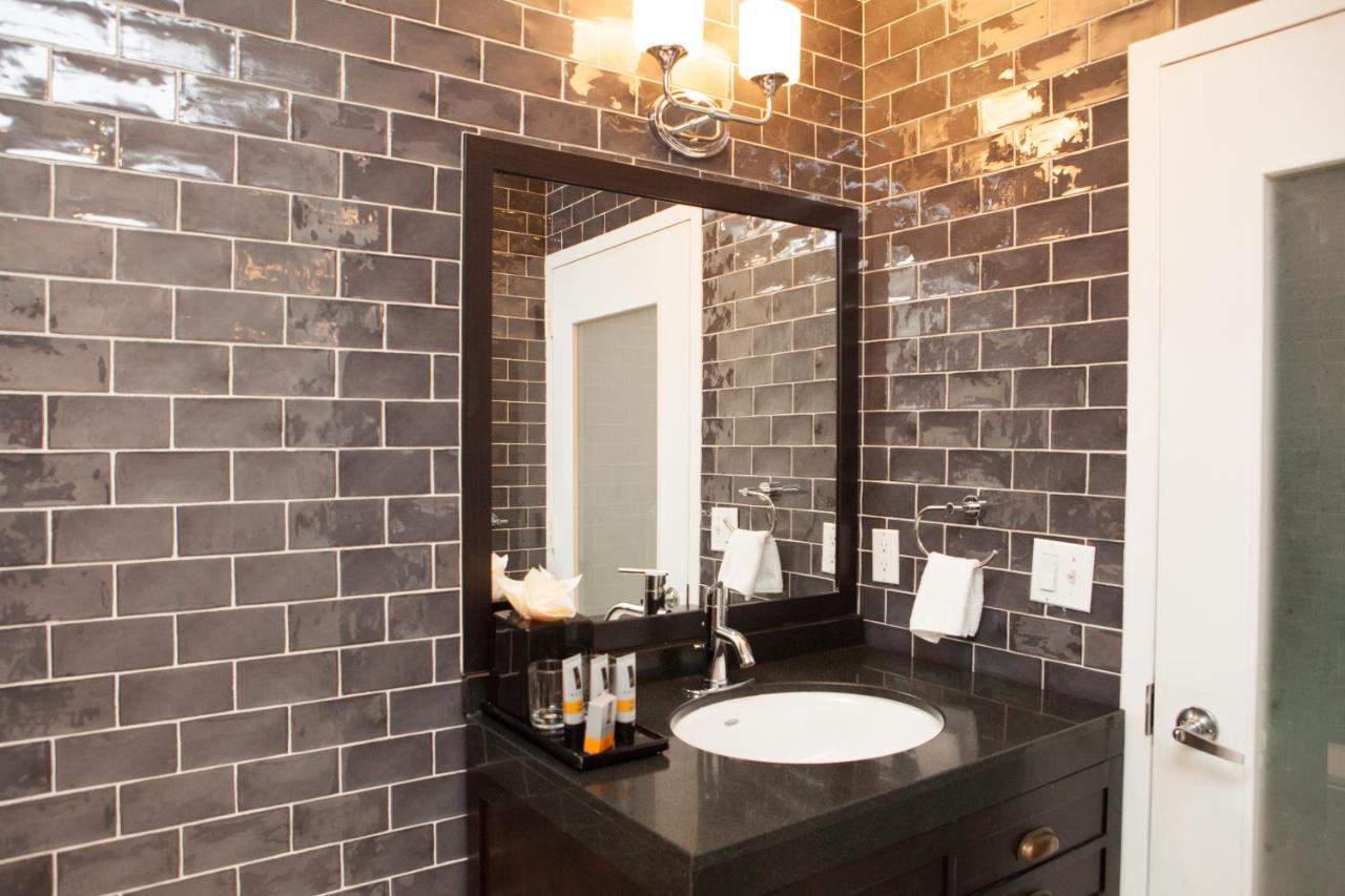 Deluxe Queen Room - Mobility Access/Non-Smoking at Ravel Hotel Trademark Collection by Wyndham