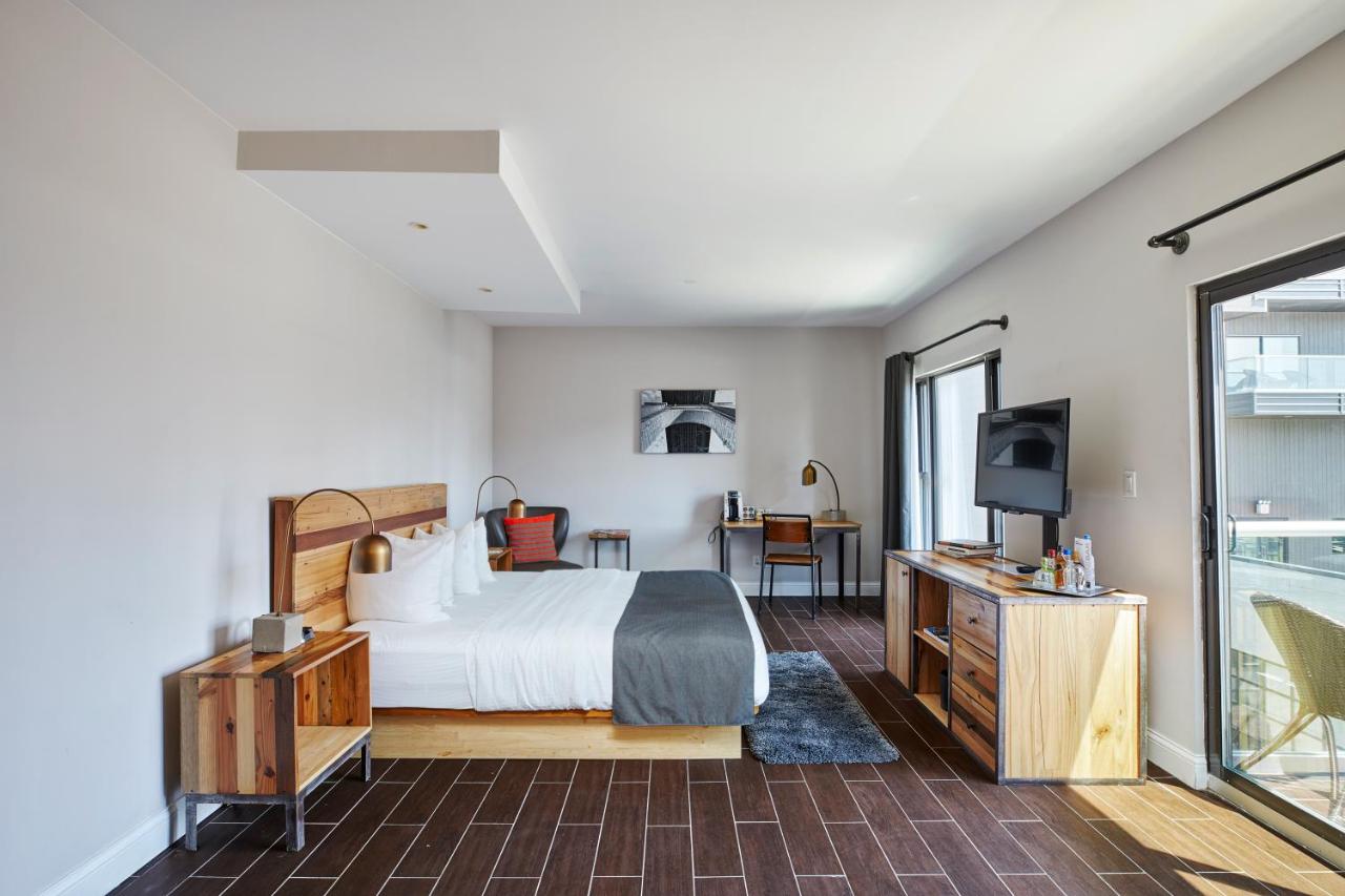 Superior King Balcony Room at Ravel Hotel Trademark Collection by Wyndham