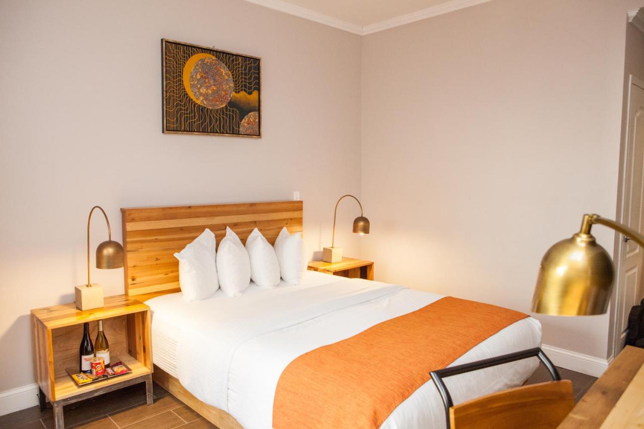 Deluxe Queen Room - Mobility Access/Non-Smoking at Ravel Hotel Trademark Collection by Wyndham