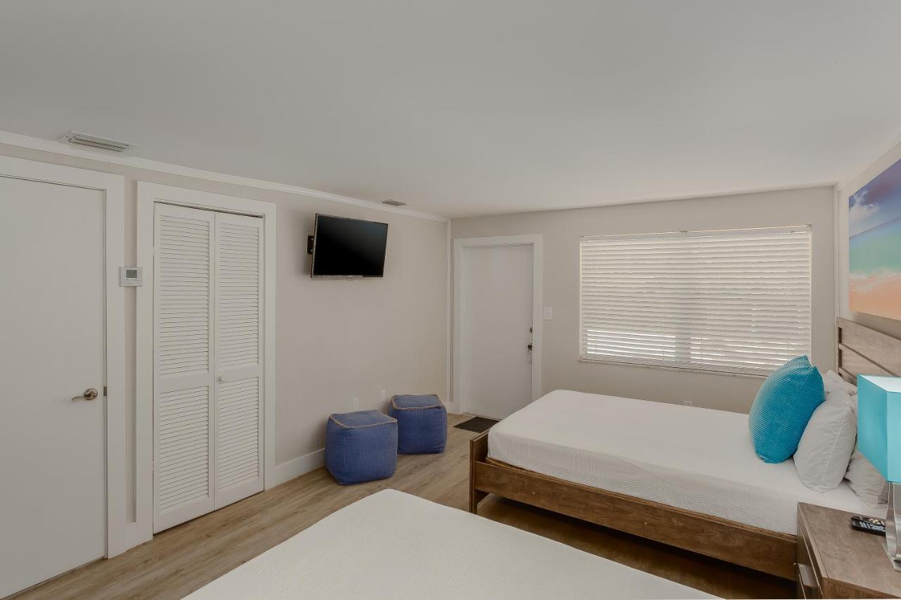 Standard Queen Room with Two Queen Beds at Drift Hotel