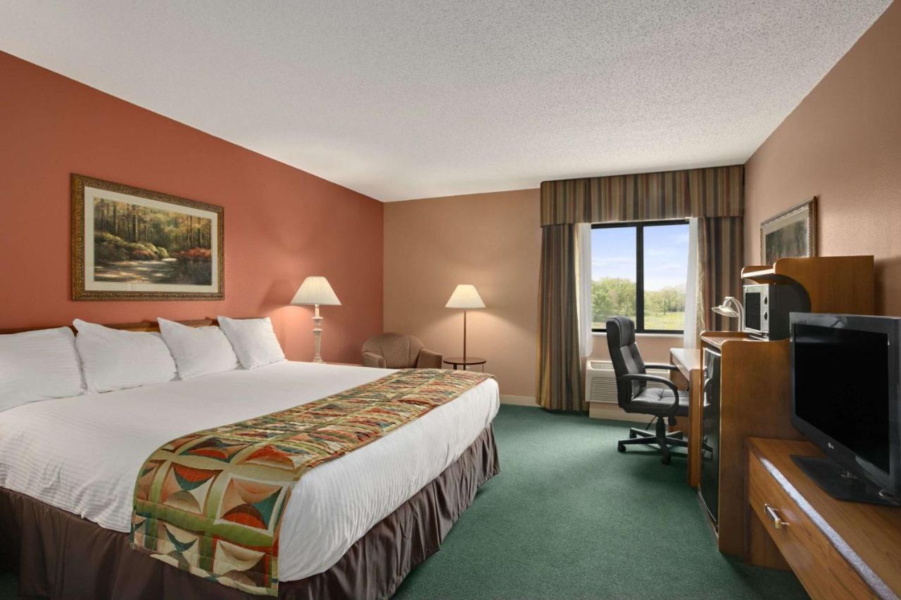 King Room - Non-Smoking at Baymont by Wyndham Sullivan
