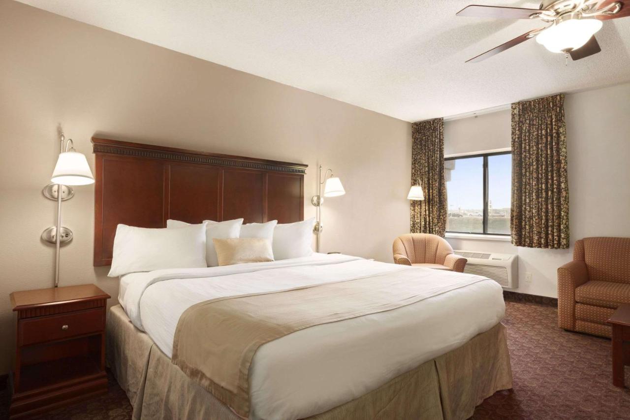 King Room - Non-Smoking at Baymont by Wyndham Sioux Falls