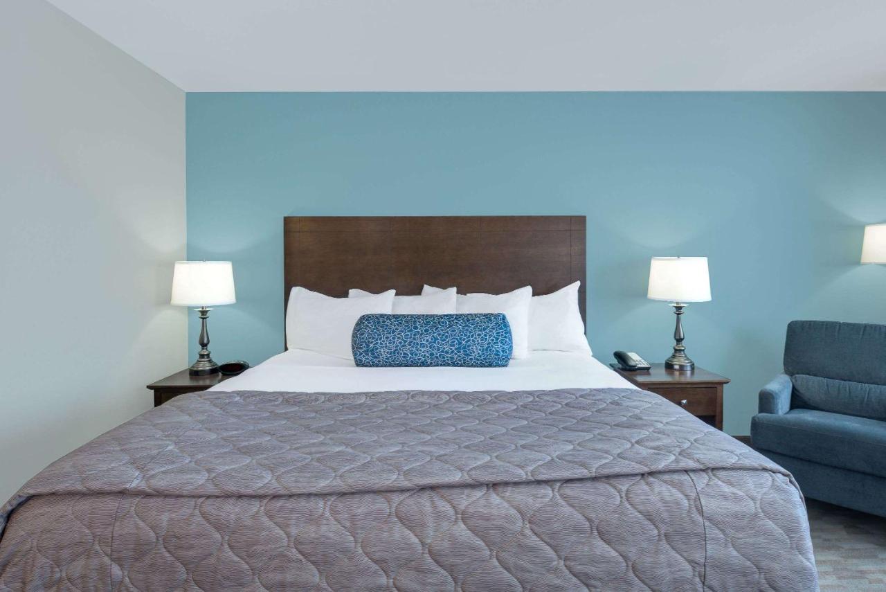 King Room - Non-Smoking at Baymont by Wyndham Minot