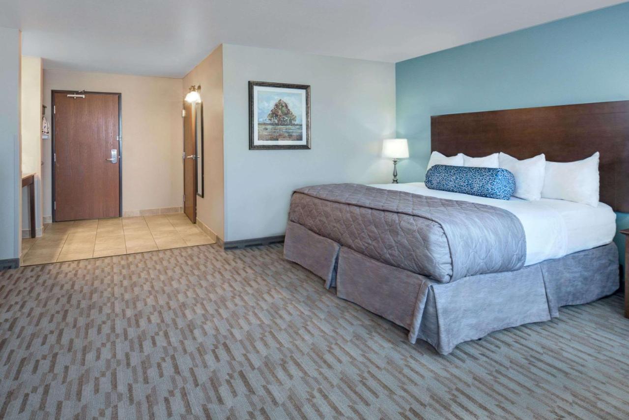 King Room - Disability Access - Non-Smoking at Baymont by Wyndham Minot