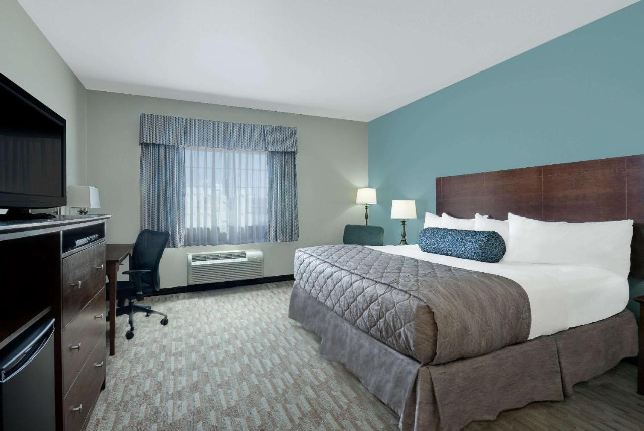 King Room - Disability Access - Non-Smoking at Baymont by Wyndham Minot