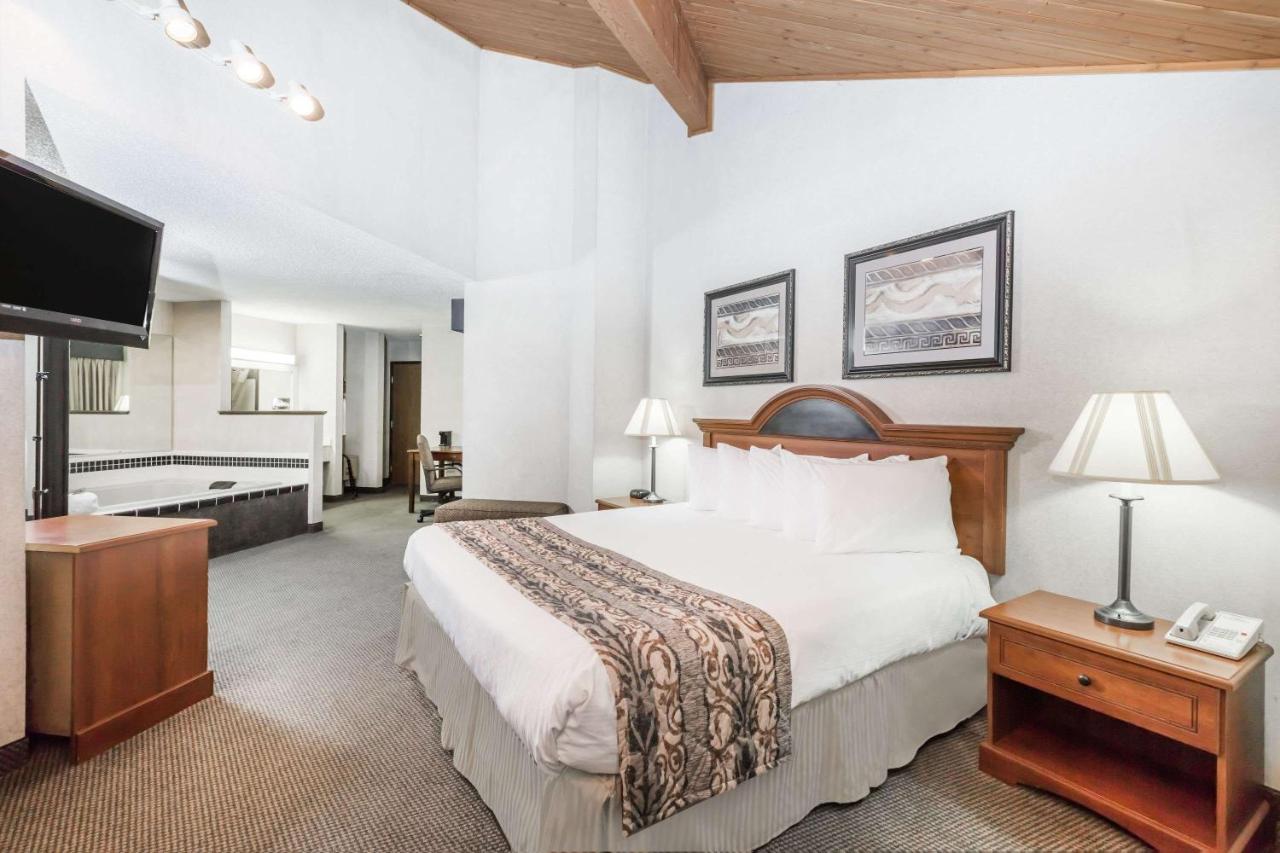 Superior Studio Suite with 1 King Bed, Non-Smoking at Baymont by Wyndham LeMars