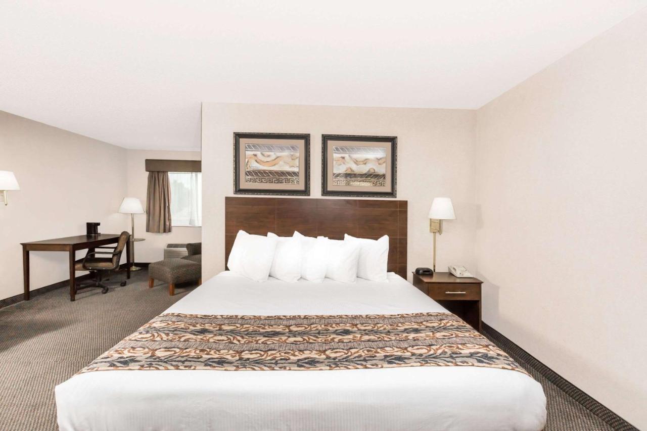 King Studio Suite, Non-Smoking at Baymont by Wyndham LeMars