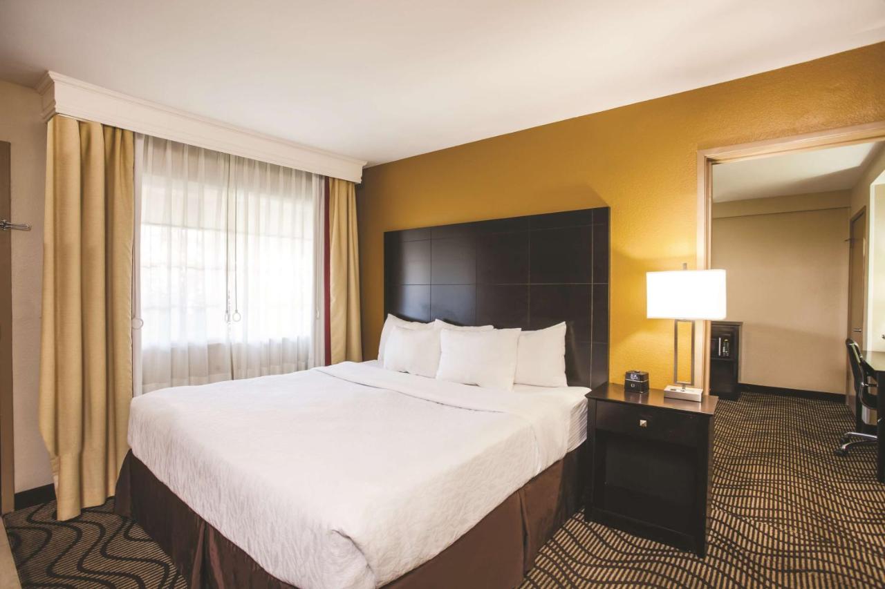 Room #5774917 at La Quinta Inn & Suites by Wyndham Carlsbad - Legoland Area