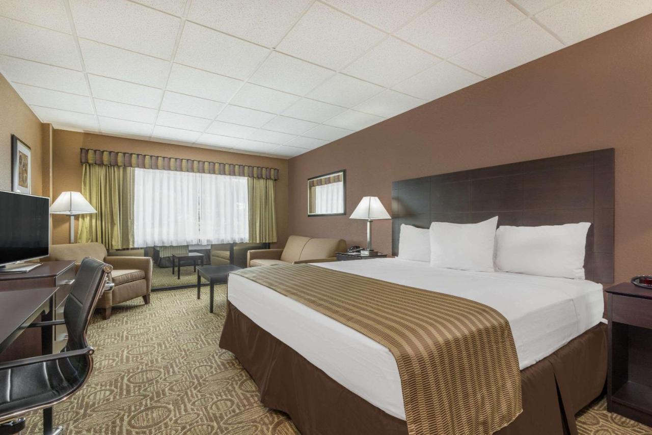 Business King Room - Non-Smoking at Ramada Hotel & Conference Center by Wyndham Paintsville