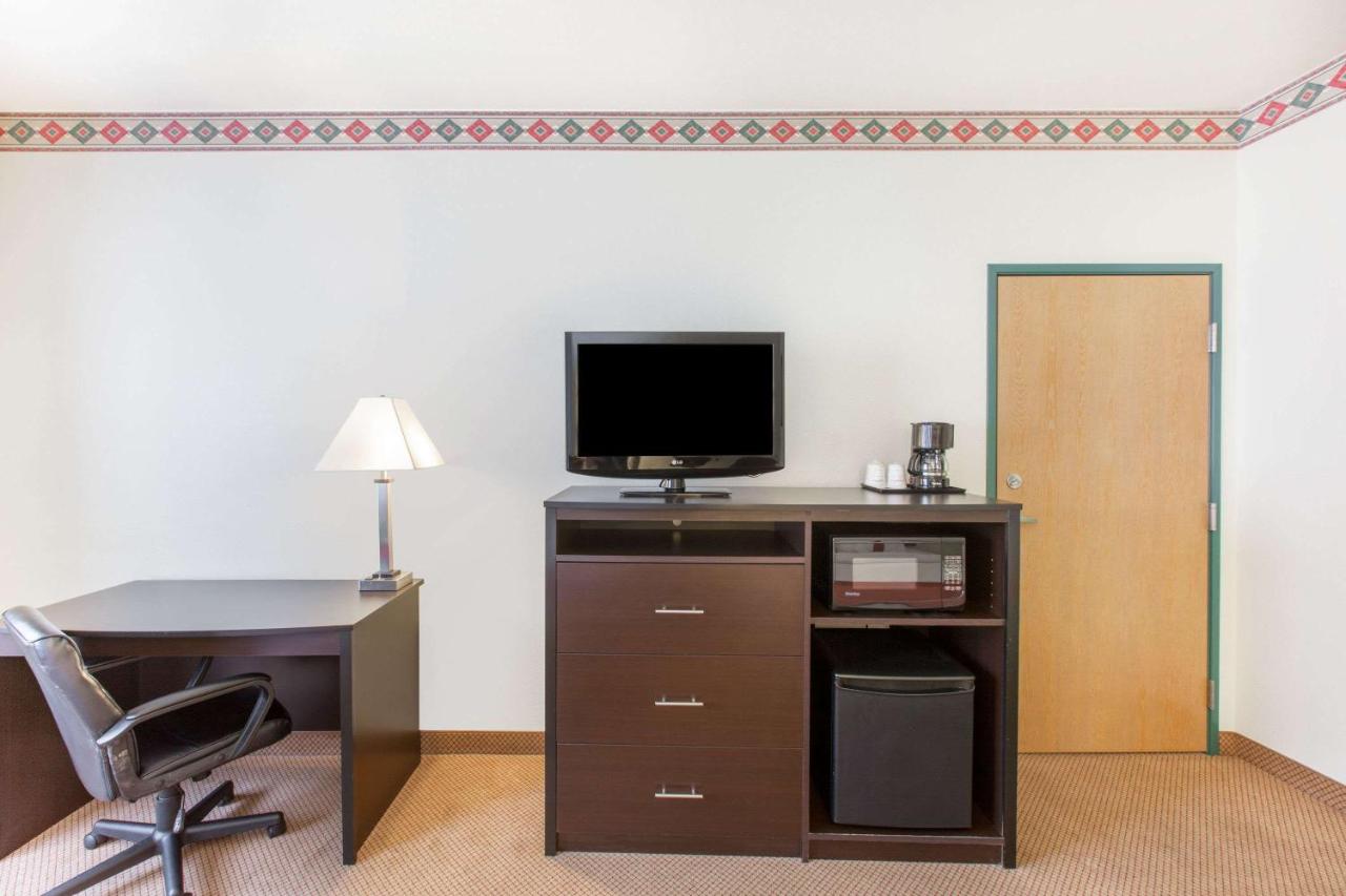 King Room- Non-Smoking at Ramada by Wyndham Williams/Grand Canyon Area