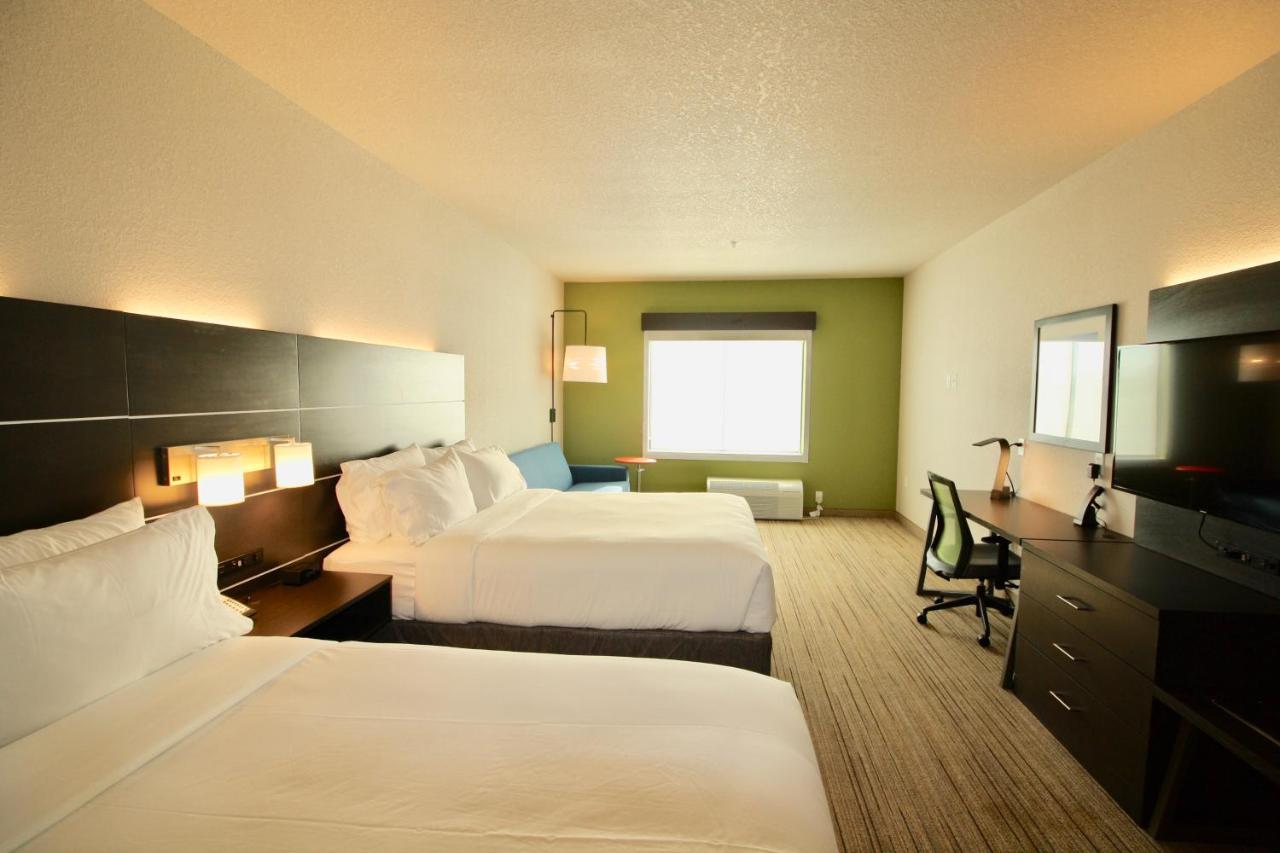 Double Suite - Mobility Access Tub/Non-Smoking at Holiday Inn Express & Suites Kirksville - University Area by IHG