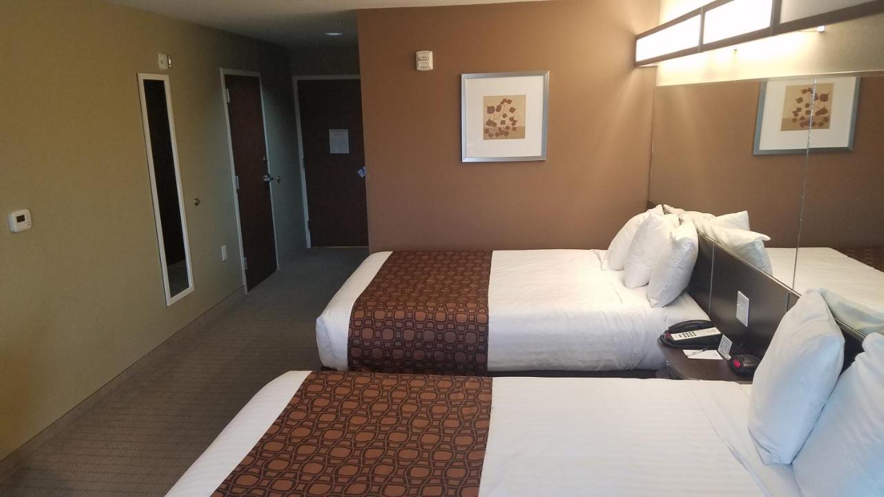 Queen Room - Mobility Access/Non-Smoking at Microtel Inn & Suites by Wyndham Shelbyville