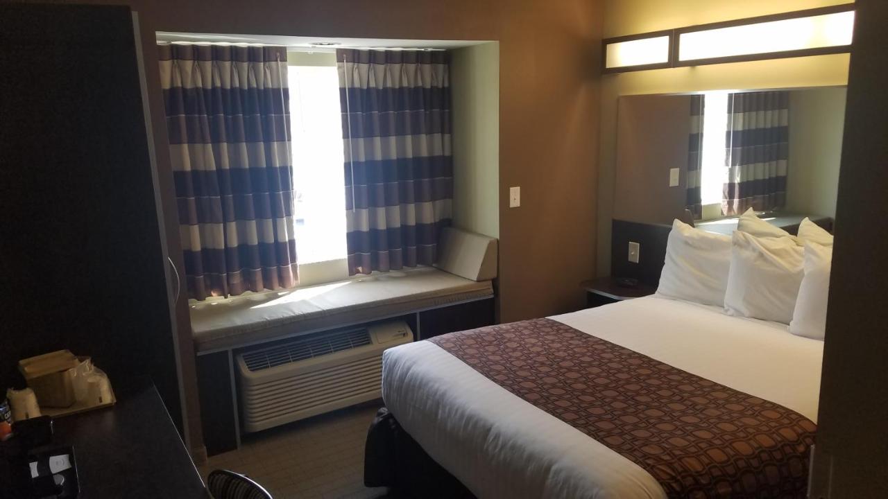 Queen Room - Non-Smoking at Microtel Inn & Suites by Wyndham Shelbyville
