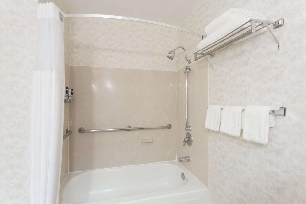 Standard Queen Room with Two Queen Beds at La Hacienda San Jose Silicon Valley