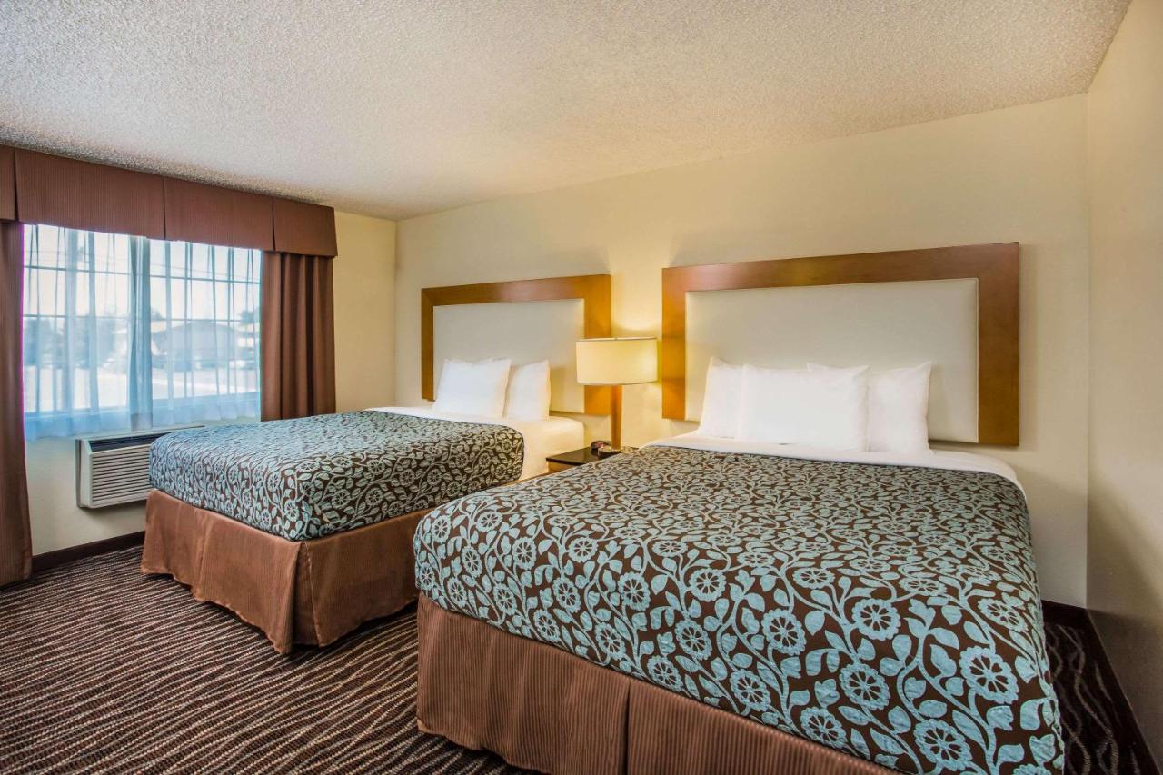 Queen Room with Two Queen Beds - Non-Smoking at Days Inn by Wyndham Yakima