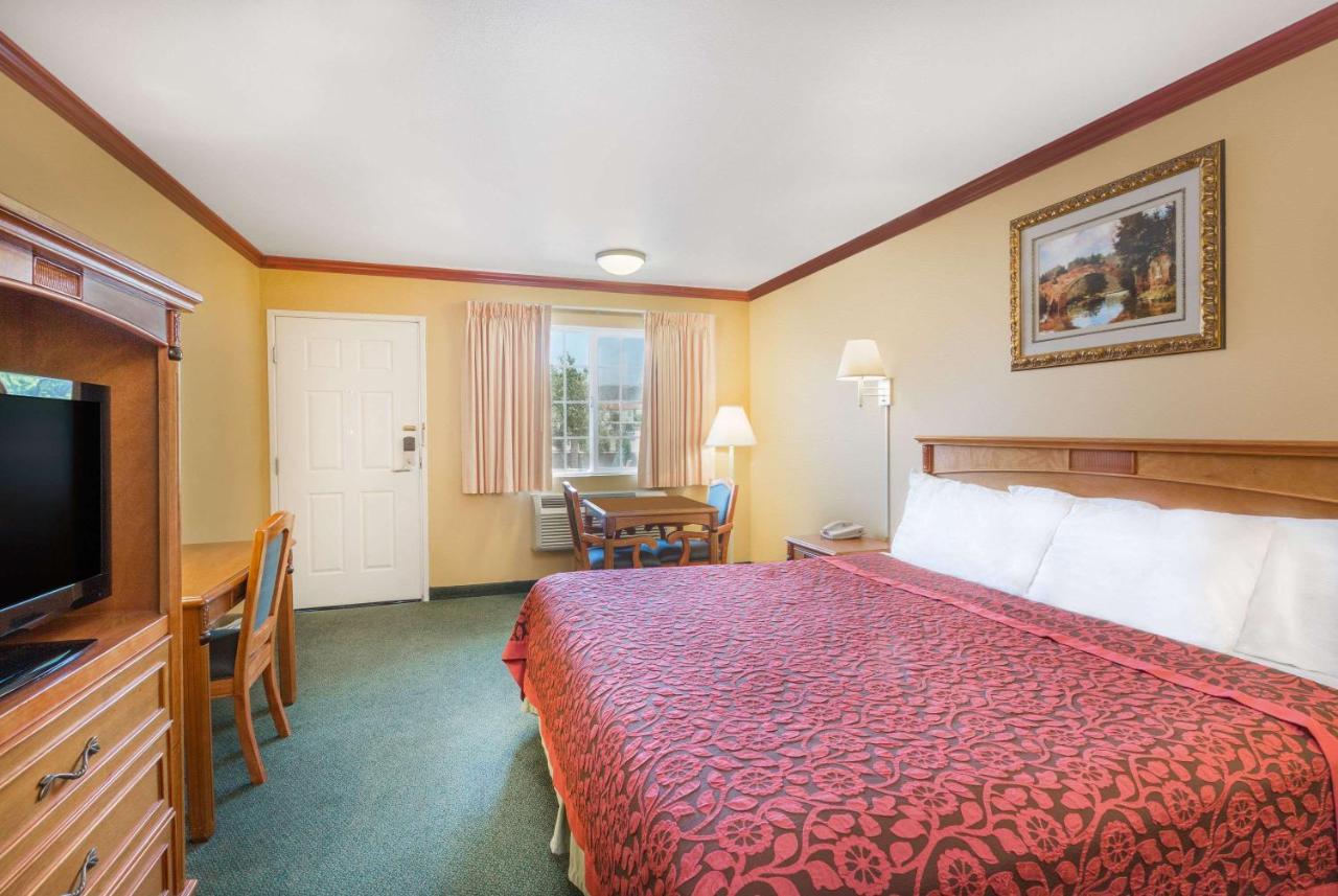 King Room - Disability Access/Non-Smoking at Days Inn by Wyndham King City