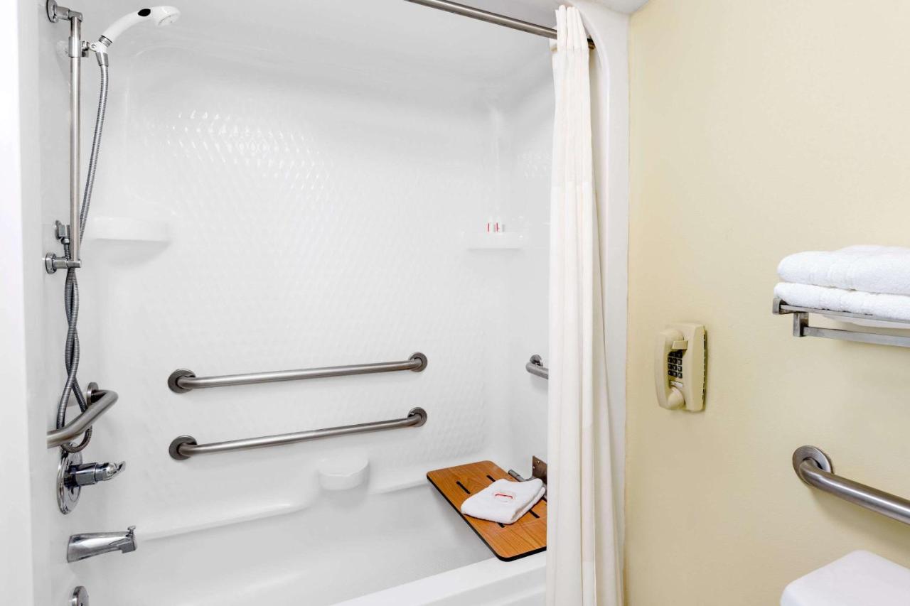 King Room - Disability Access/Non-Smoking at Days Inn & Suites by Wyndham Pocahontas