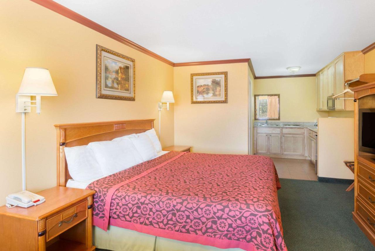 King Room - Disability Access/Non-Smoking at Days Inn by Wyndham King City