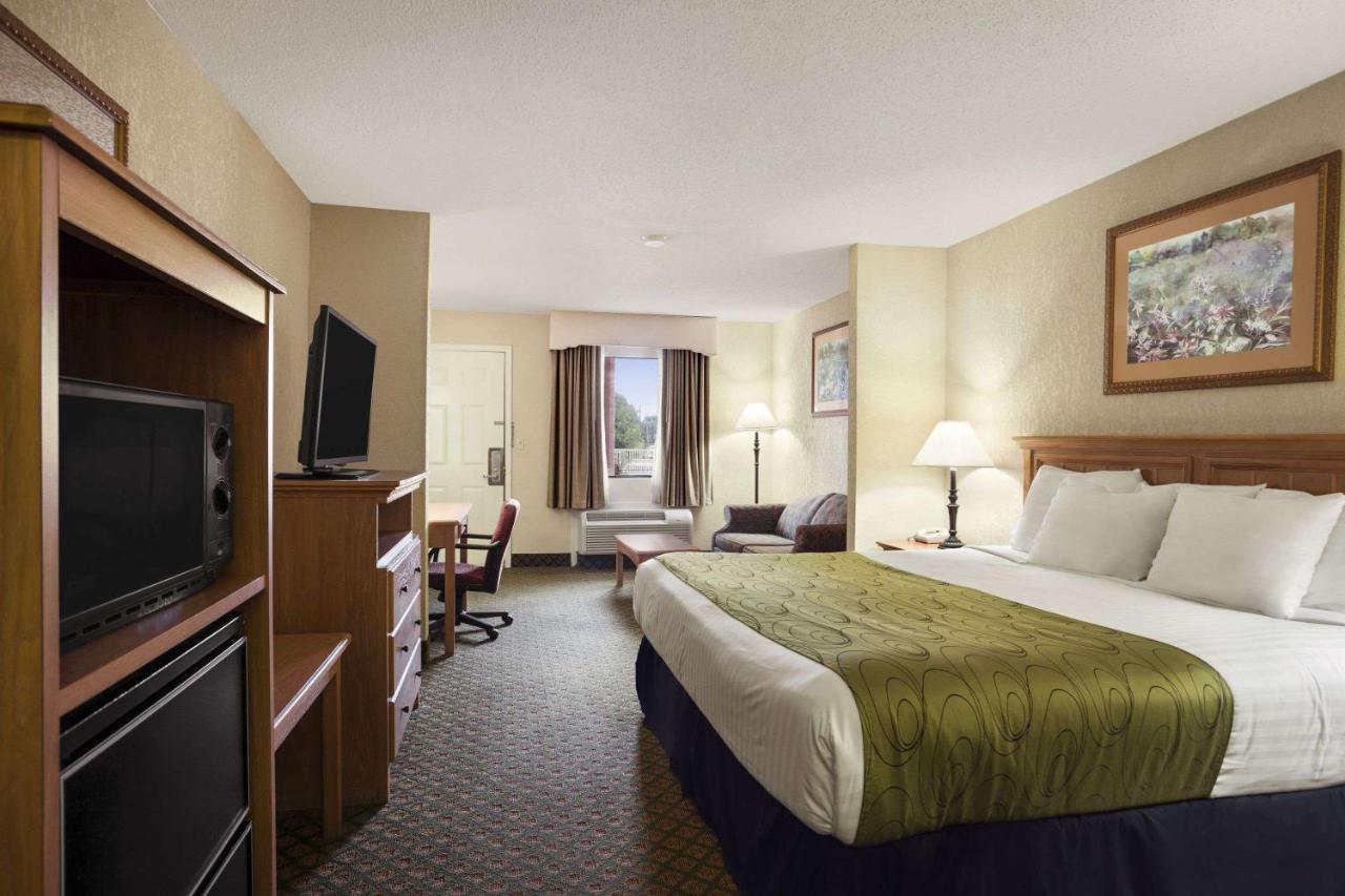 Studio King Suite - Smoking at Days Inn & Suites by Wyndham Stuttgart