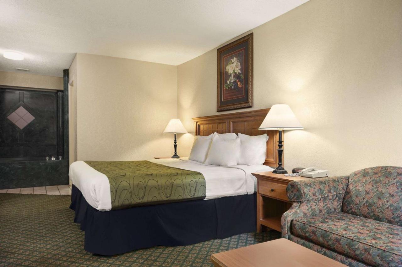 Studio King Suite - Smoking at Days Inn & Suites by Wyndham Stuttgart