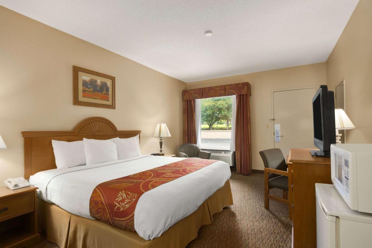 King Room - Non-Smoking at Days Inn by Wyndham Alexander City