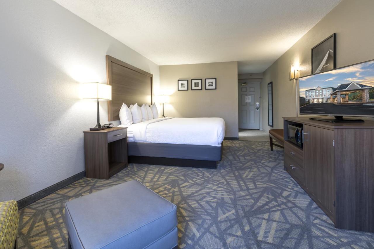 King Room - Non-Smoking at La Quinta Inn & Suites by Wyndham Downtown Asheville