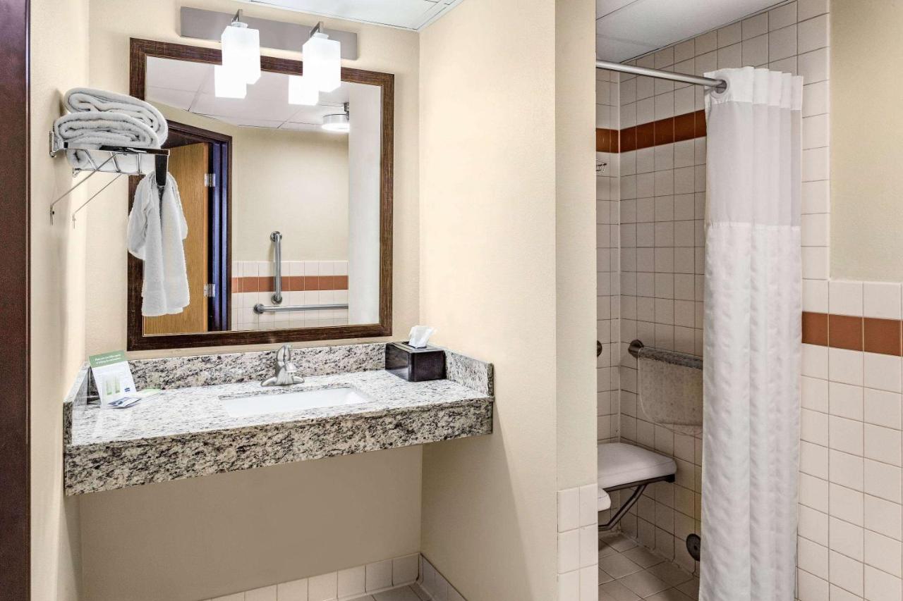 King Room - Mobility Access/Non-Smoking at AmericInn by Wyndham Blue Earth