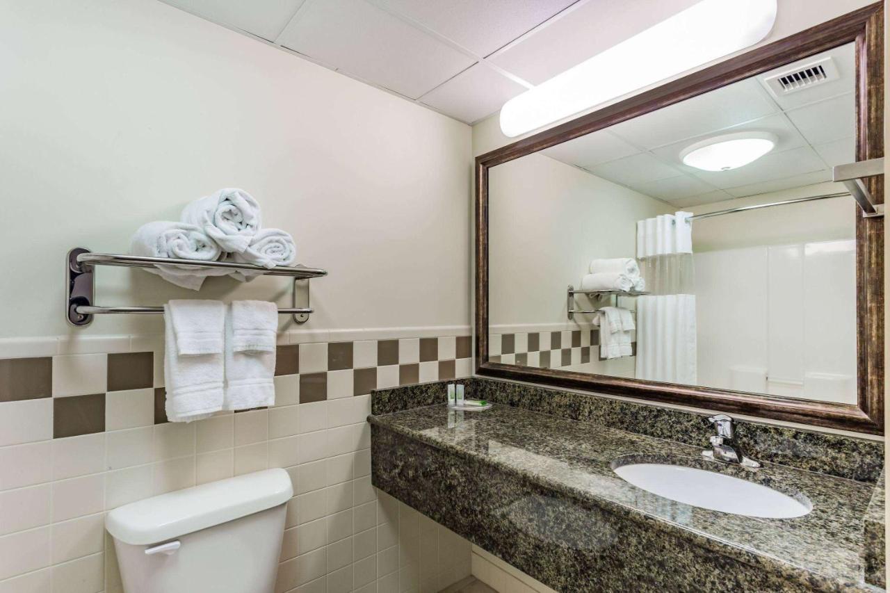 Deluxe One-Bedroom King Suite with River View - Non-Smoking at AmericInn by Wyndham Fort Pierre - Conference Center