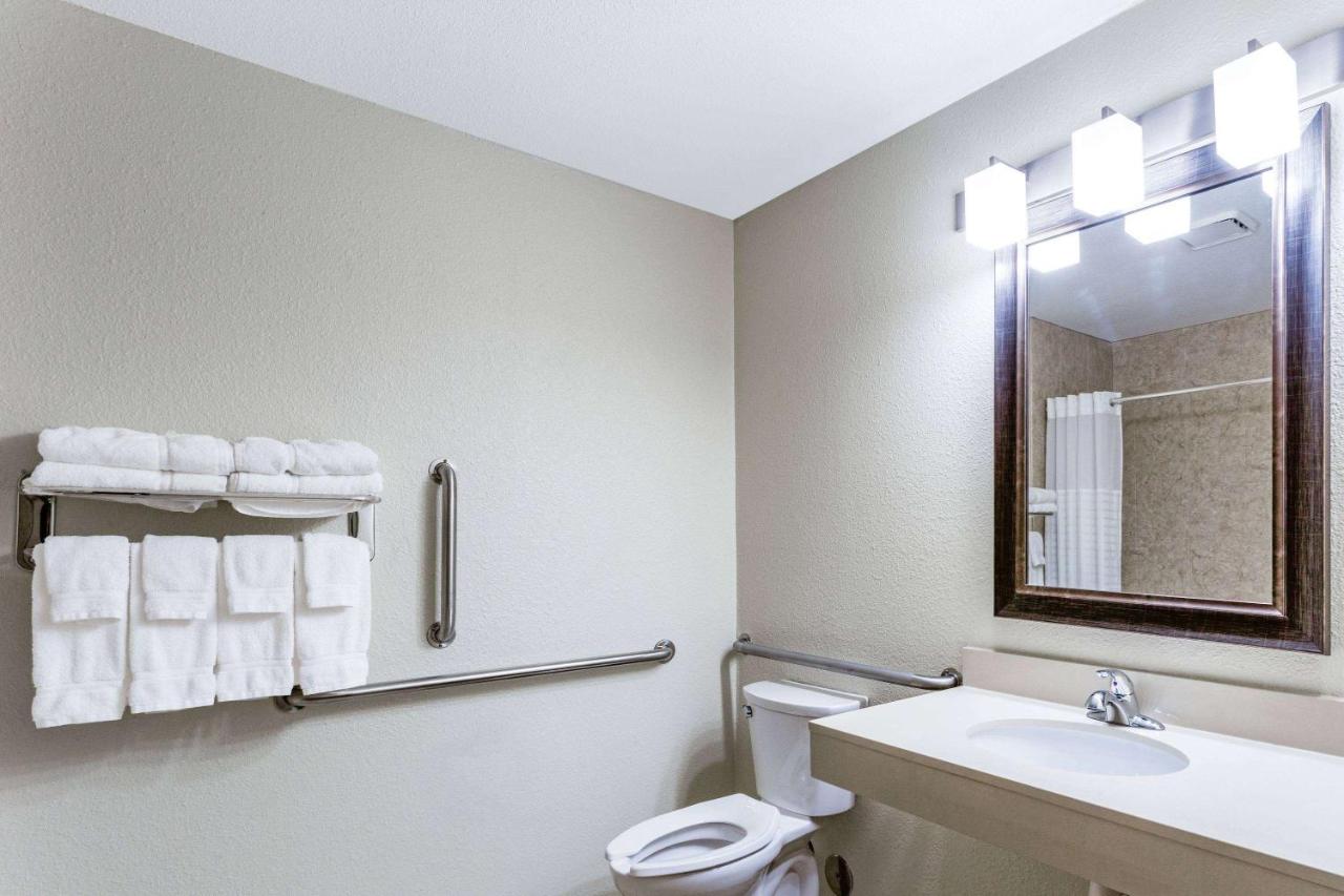 Queen Room - Mobility Access/Non-Smoking at AmericInn by Wyndham Sleepy Eye