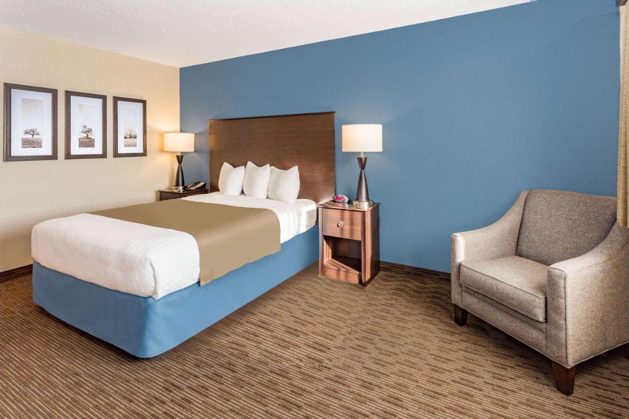 Queen Room - Mobility Access/Non-Smoking at AmericInn by Wyndham Sleepy Eye