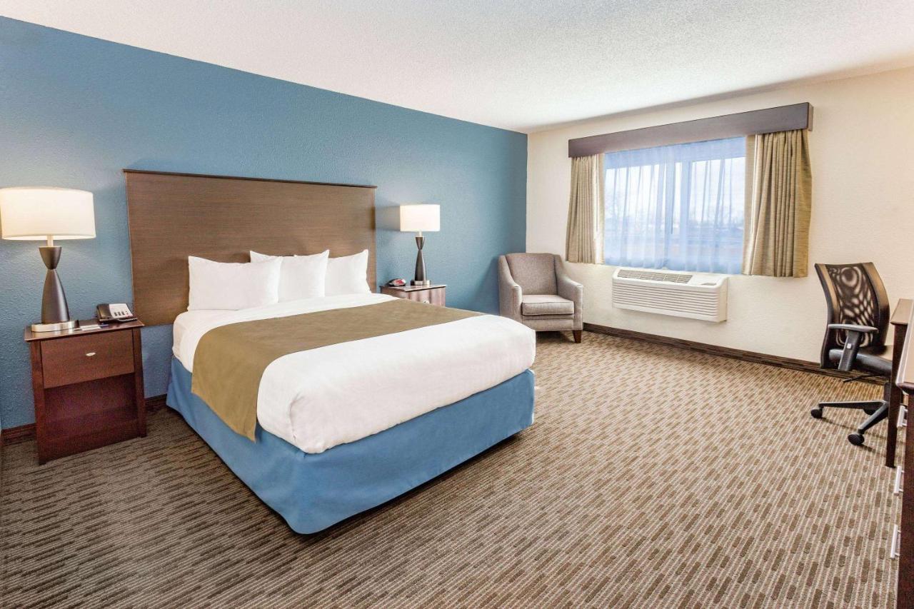 Queen Room - Mobility Access/Non-Smoking at AmericInn by Wyndham Sleepy Eye