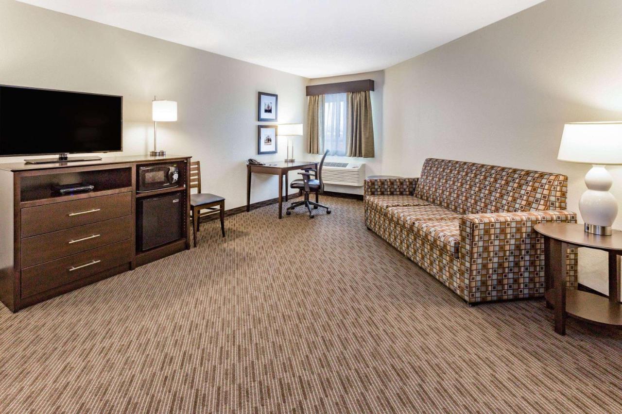 One-Bedroom Deluxe King Suite - Non-Smoking at AmericInn by Wyndham Sleepy Eye