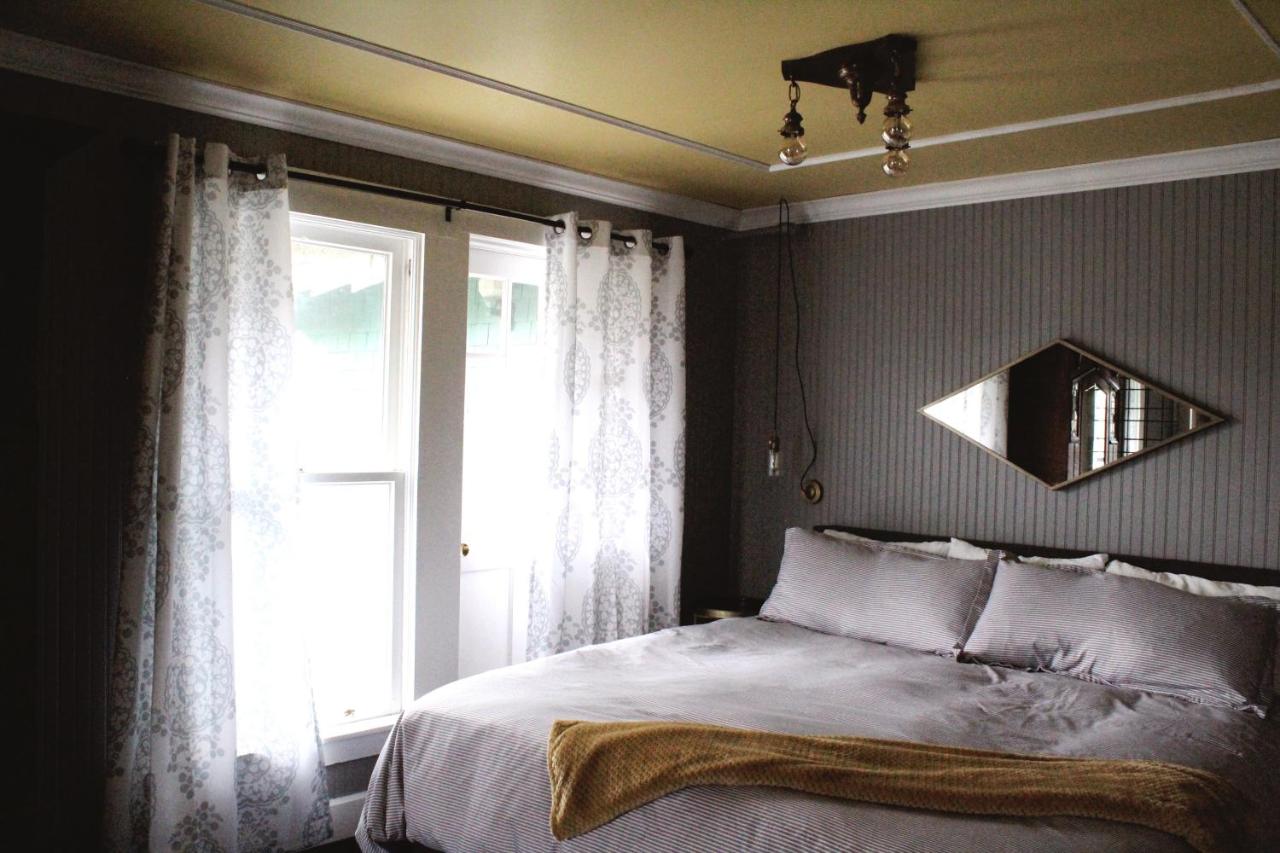 King Suite with Balcony at Shelburne Hotel