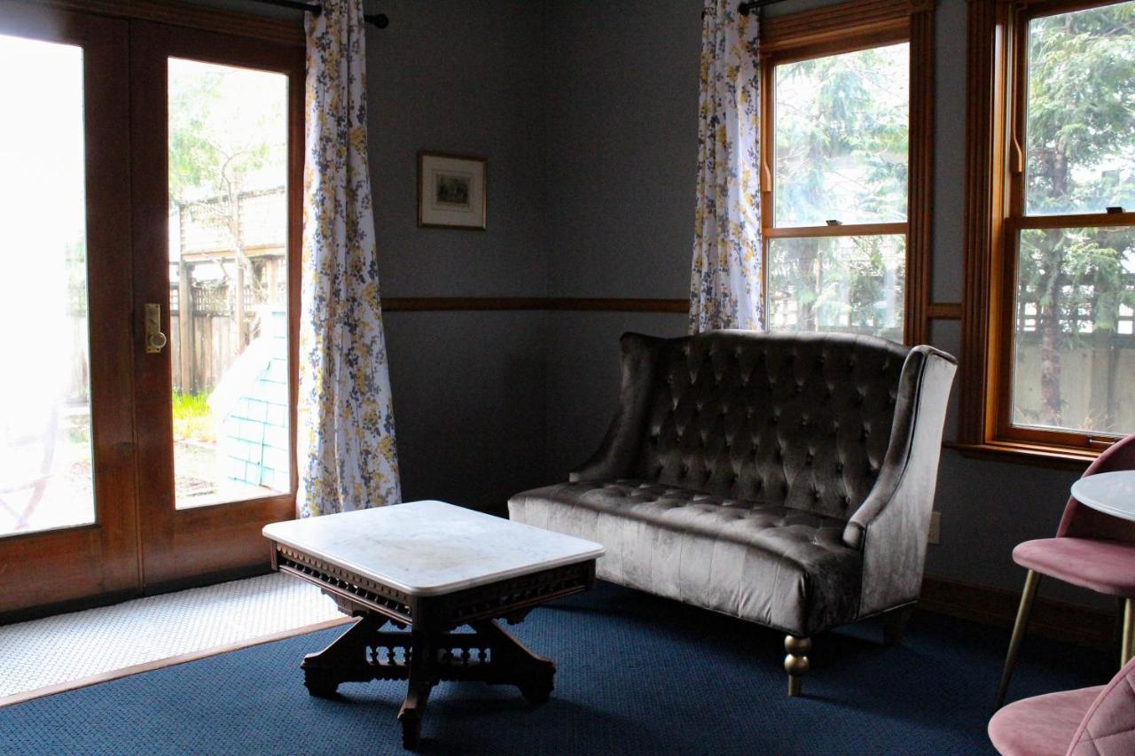King Suite with Balcony at Shelburne Hotel