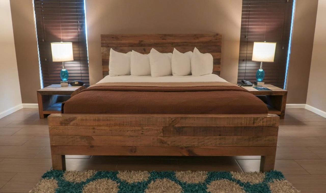 Junior Suite at Thunderbird Hotel