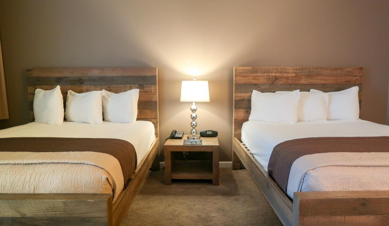 Standard Queen Room with Two Queen Beds at Thunderbird Hotel