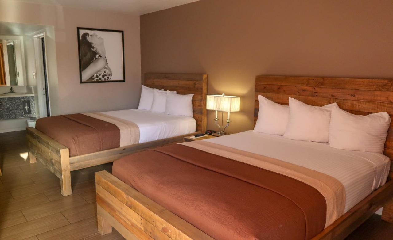 Standard Queen Room with Two Queen Beds at Thunderbird Hotel