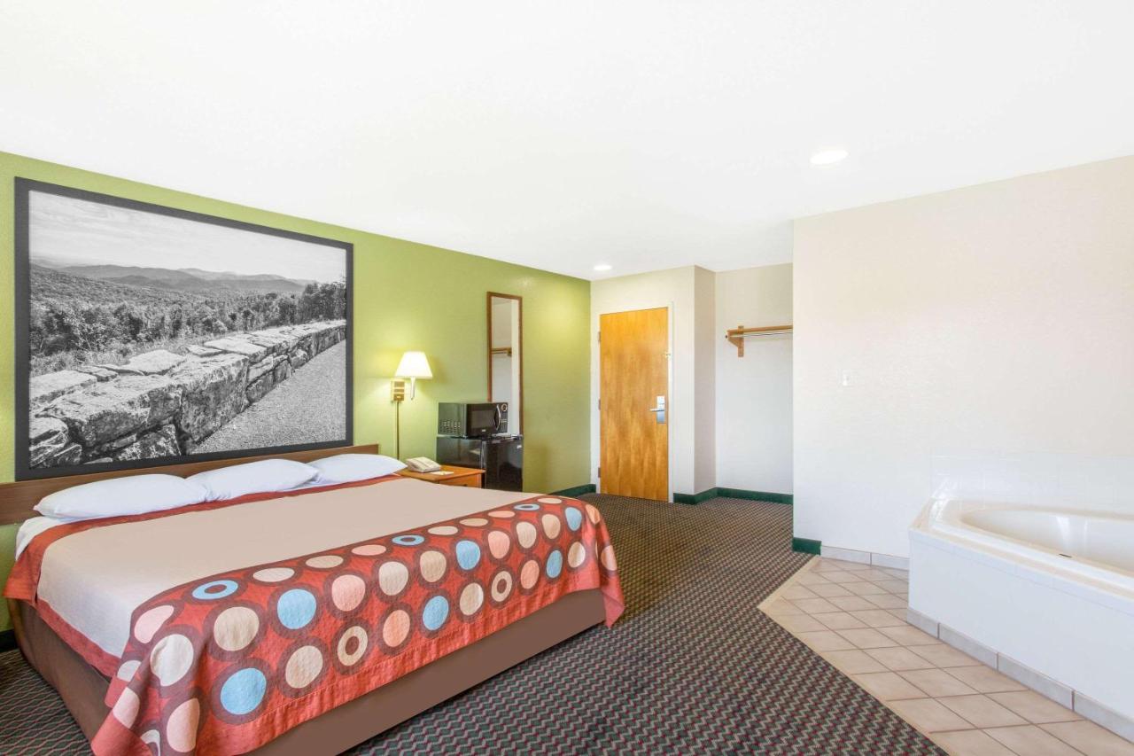 Deluxe King Suite with Spa Bath - Non-Smoking at Super 8 by Wyndham Bedford