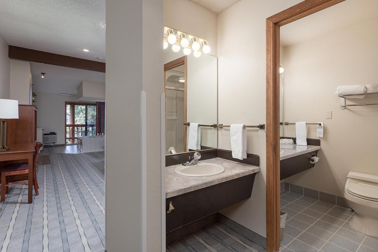 King Room with River View at Shilo Inn Suites Hotel - Bend