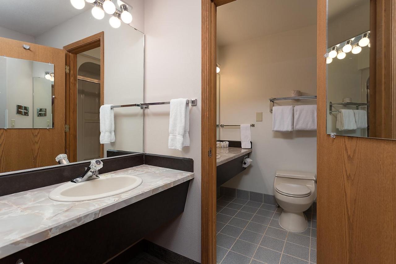 King Room with River View at Shilo Inn Suites Hotel - Bend